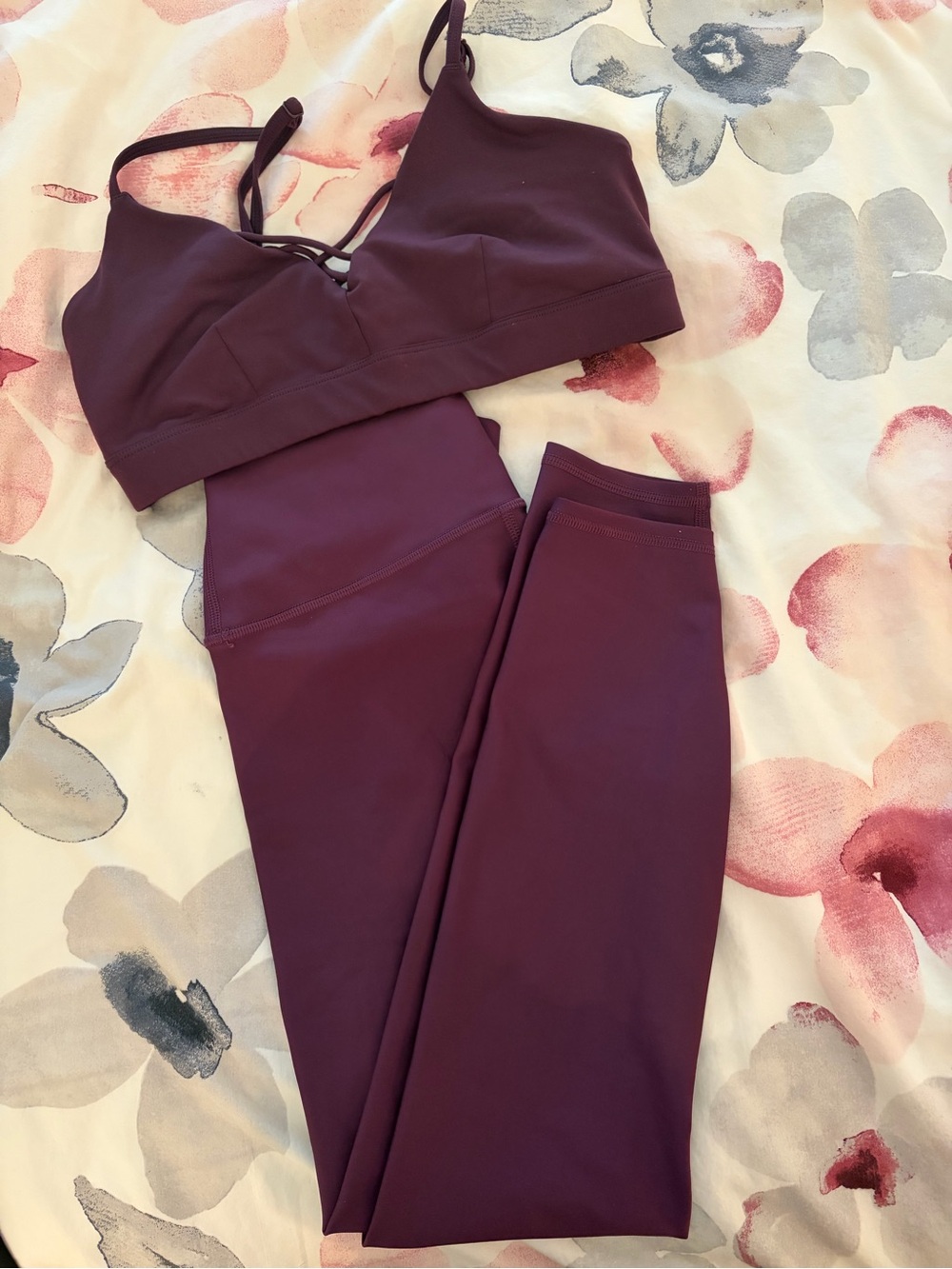 ALO airlift set leggings and sports bra — Deep Plum